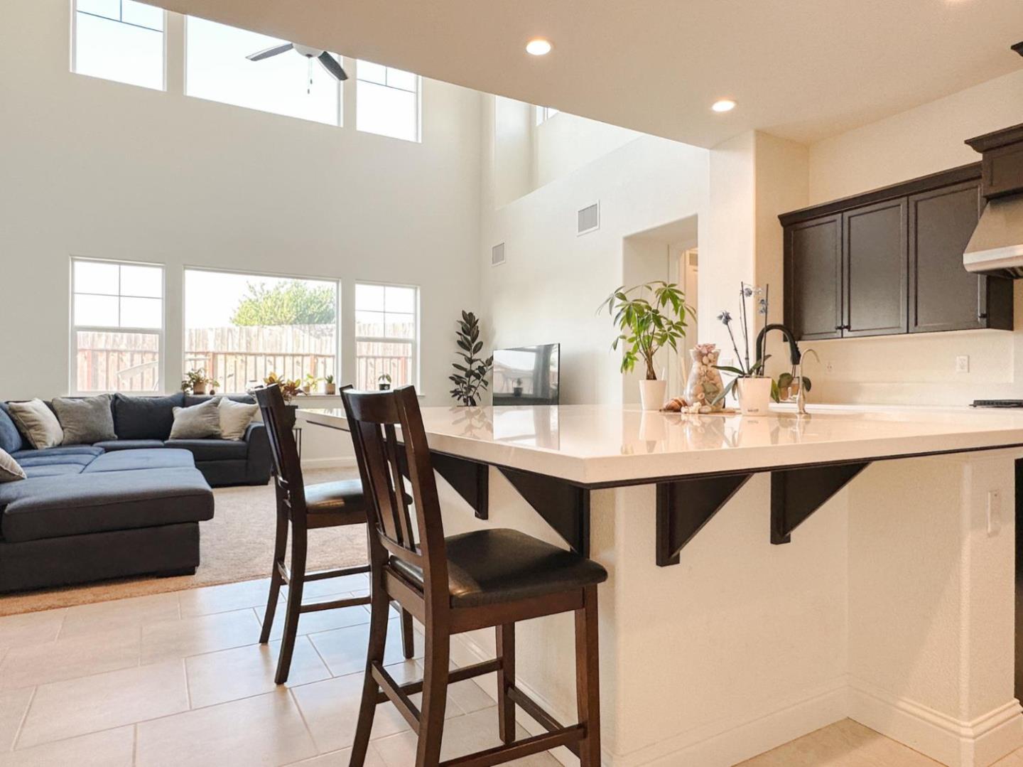 Detail Gallery Image 10 of 41 For 489 Russell Way, Marina,  CA 93933 - 6 Beds | 4 Baths