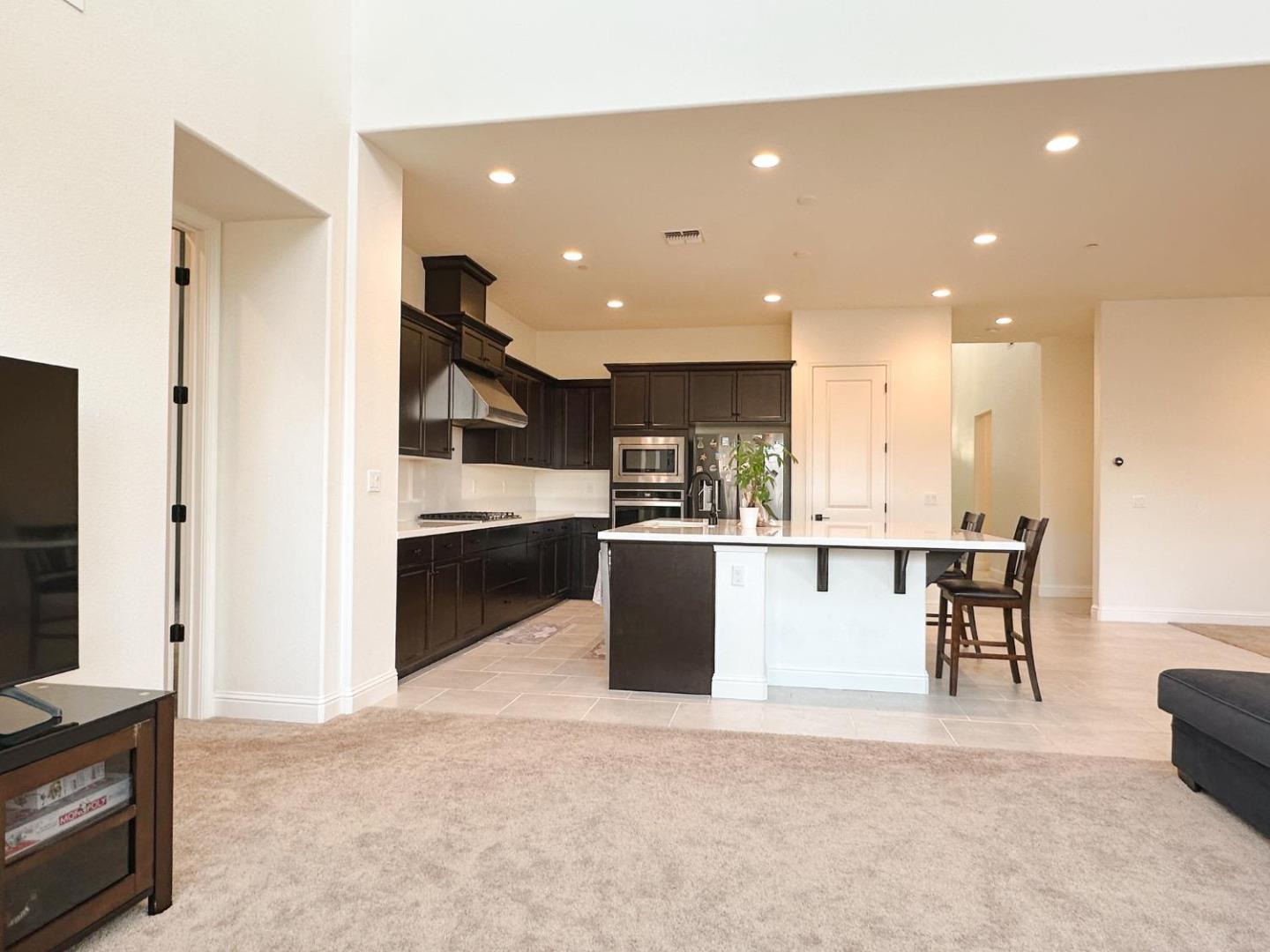 Detail Gallery Image 11 of 41 For 489 Russell Way, Marina,  CA 93933 - 6 Beds | 4 Baths
