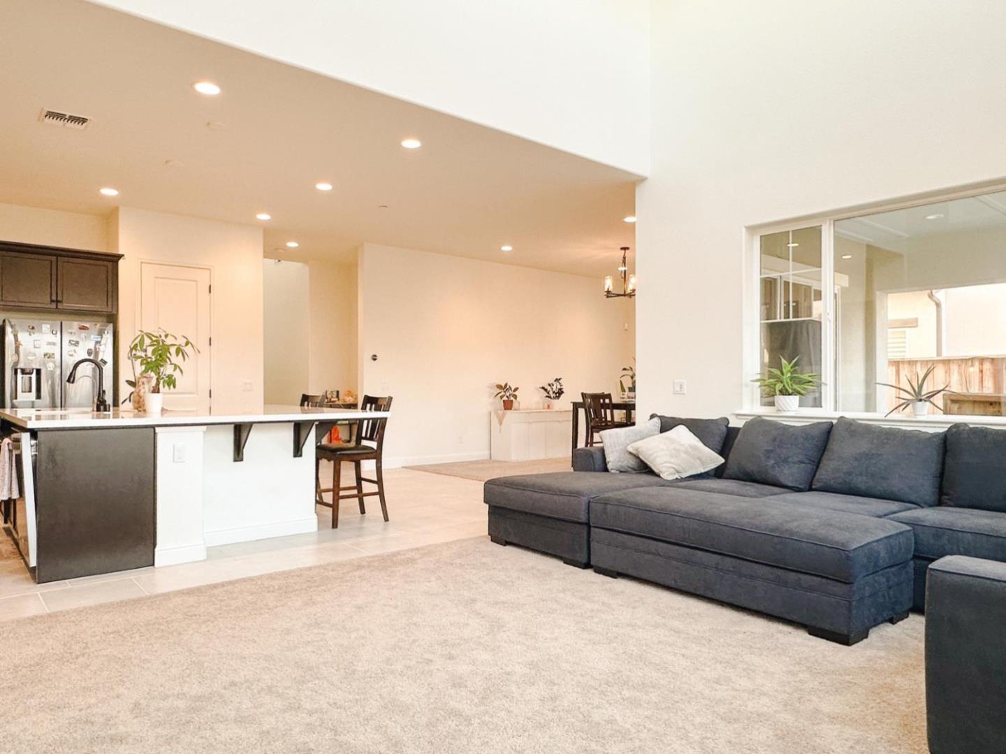 Detail Gallery Image 12 of 41 For 489 Russell Way, Marina,  CA 93933 - 6 Beds | 4 Baths