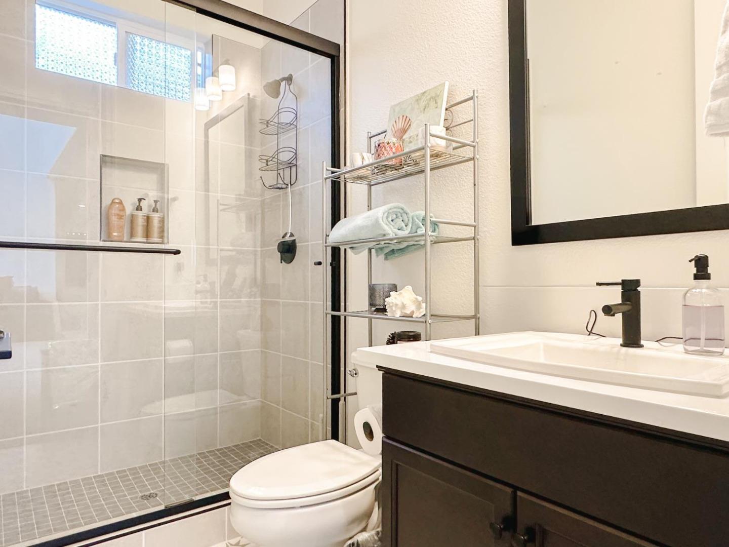 Detail Gallery Image 20 of 41 For 489 Russell Way, Marina,  CA 93933 - 6 Beds | 4 Baths