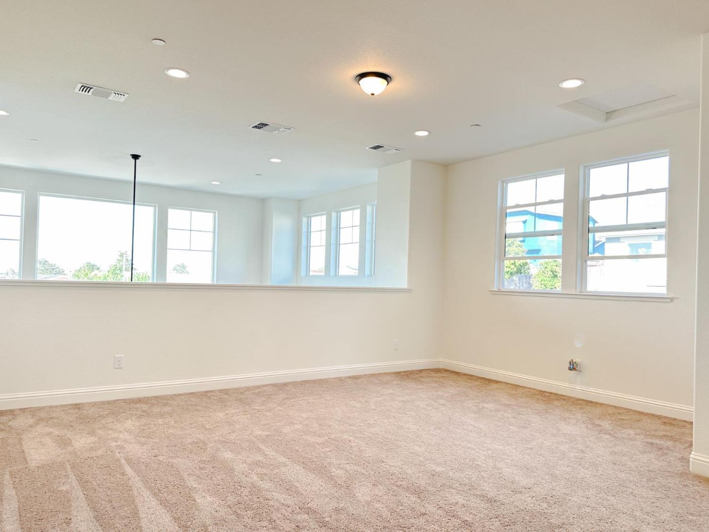 Detail Gallery Image 24 of 41 For 489 Russell Way, Marina,  CA 93933 - 6 Beds | 4 Baths