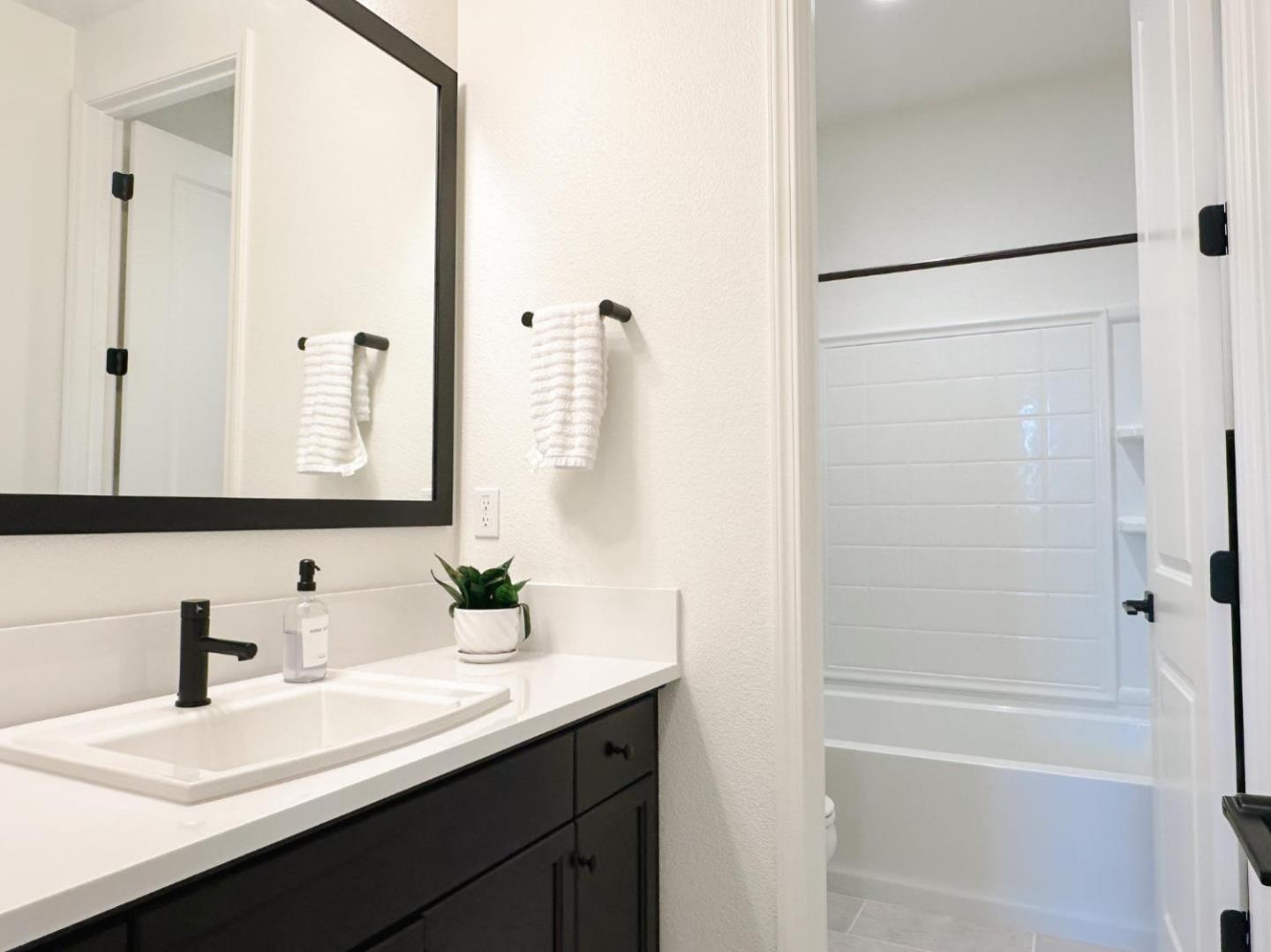 Detail Gallery Image 25 of 41 For 489 Russell Way, Marina,  CA 93933 - 6 Beds | 4 Baths