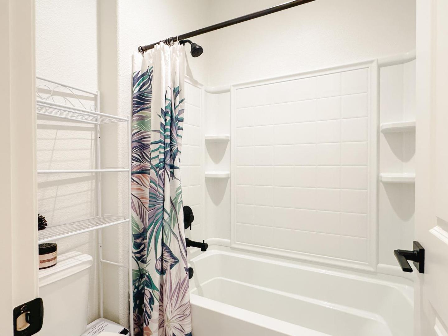 Detail Gallery Image 26 of 41 For 489 Russell Way, Marina,  CA 93933 - 6 Beds | 4 Baths