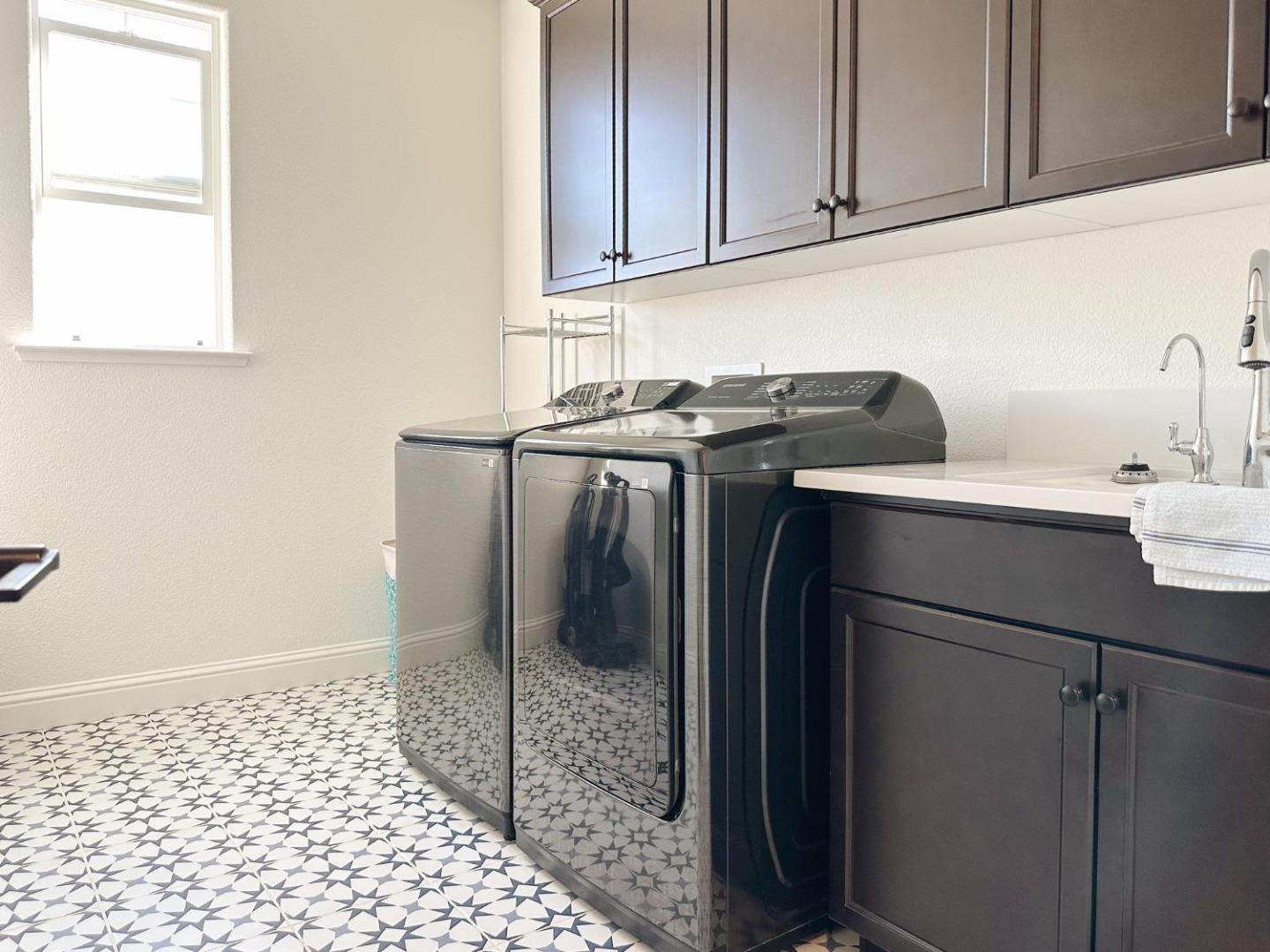 Detail Gallery Image 29 of 41 For 489 Russell Way, Marina,  CA 93933 - 6 Beds | 4 Baths