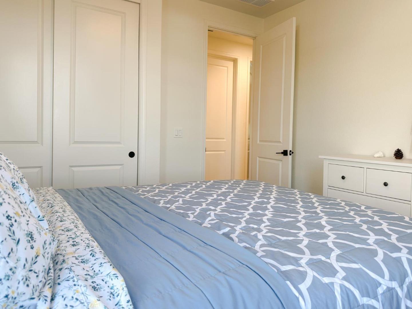 Detail Gallery Image 31 of 41 For 489 Russell Way, Marina,  CA 93933 - 6 Beds | 4 Baths