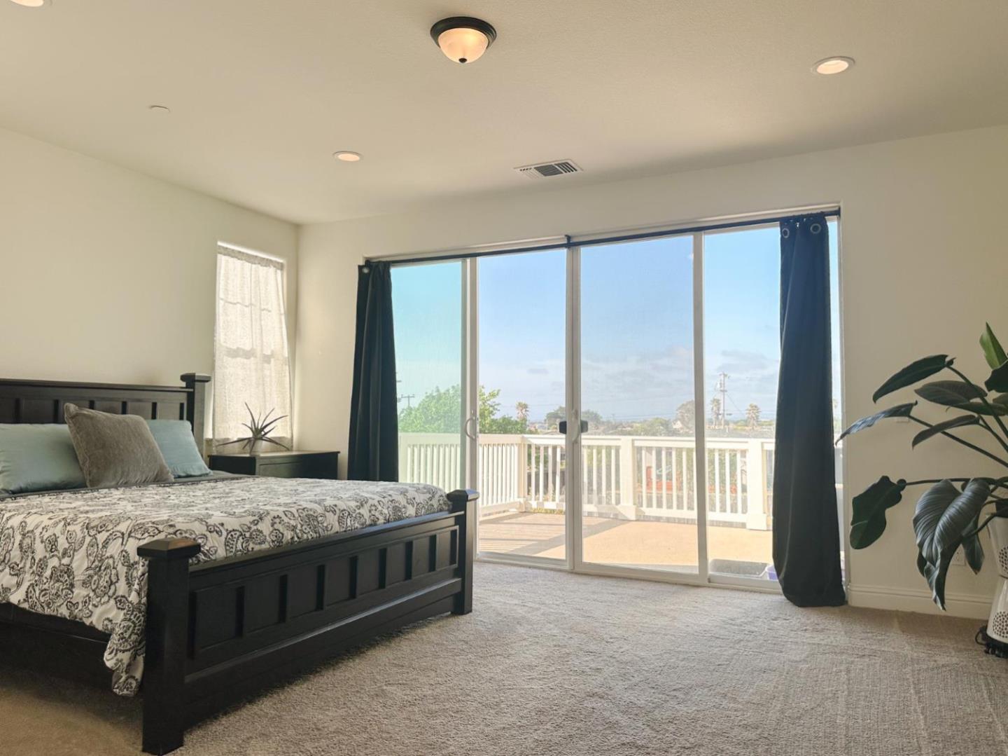 Detail Gallery Image 32 of 41 For 489 Russell Way, Marina,  CA 93933 - 6 Beds | 4 Baths