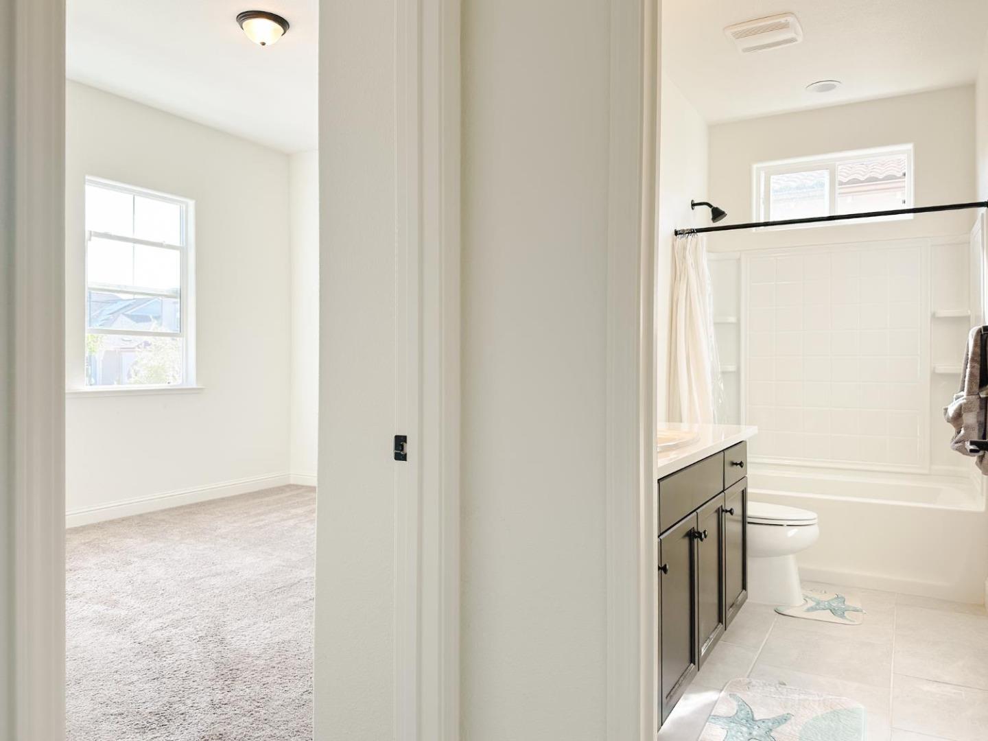 Detail Gallery Image 5 of 41 For 489 Russell Way, Marina,  CA 93933 - 6 Beds | 4 Baths
