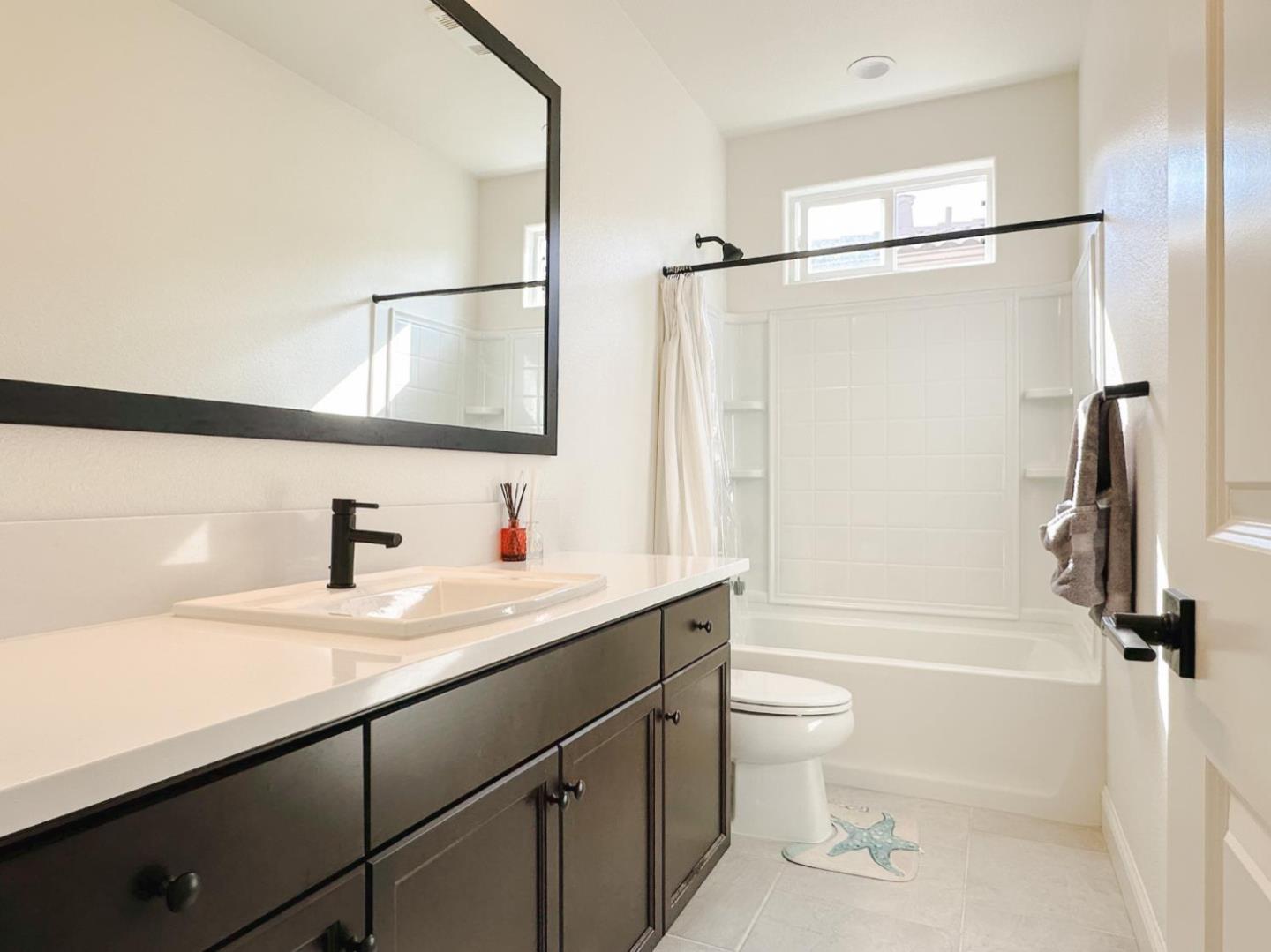 Detail Gallery Image 6 of 41 For 489 Russell Way, Marina,  CA 93933 - 6 Beds | 4 Baths