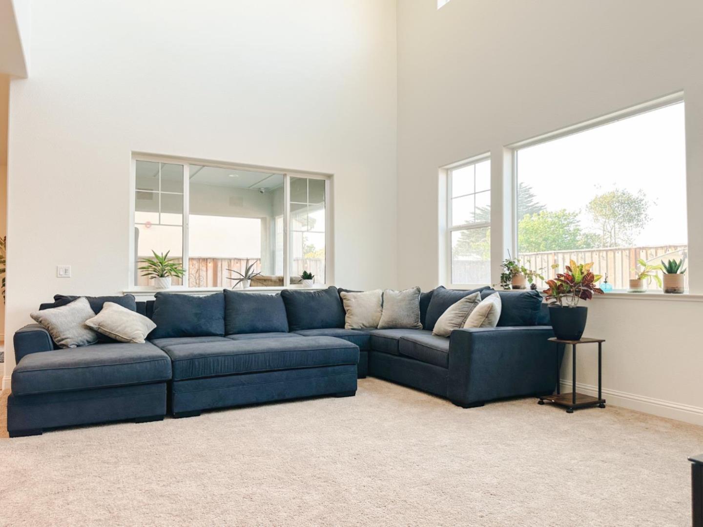 Detail Gallery Image 7 of 41 For 489 Russell Way, Marina,  CA 93933 - 6 Beds | 4 Baths