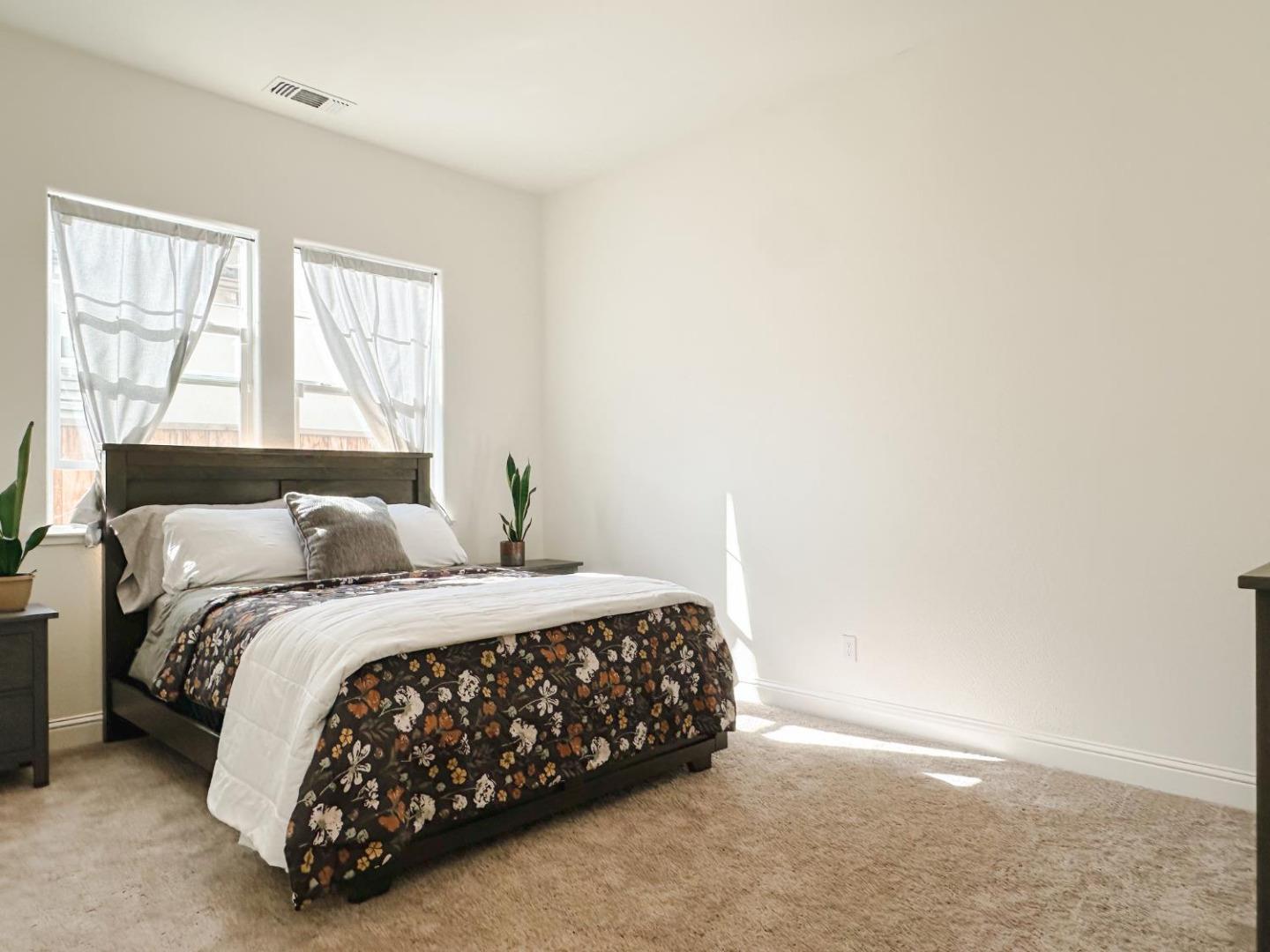 Detail Gallery Image 9 of 41 For 489 Russell Way, Marina,  CA 93933 - 6 Beds | 4 Baths
