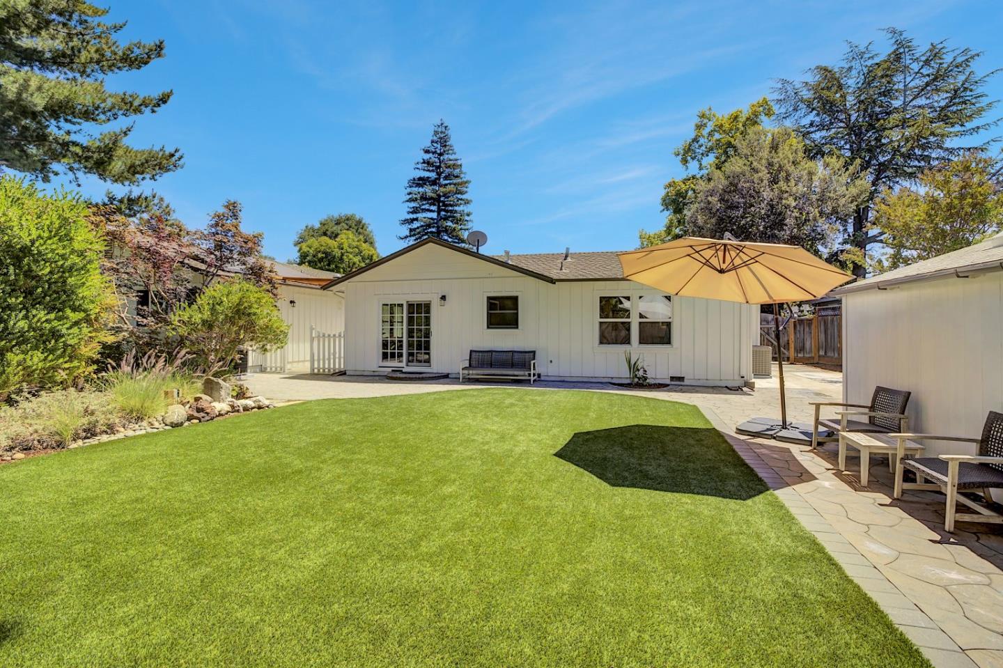 Detail Gallery Image 30 of 88 For 667 Cuesta Dr, Los Altos,  CA 94024 - 6 Beds | 3 Baths