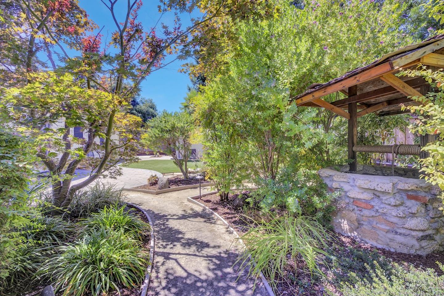 Detail Gallery Image 38 of 88 For 667 Cuesta Dr, Los Altos,  CA 94024 - 6 Beds | 3 Baths