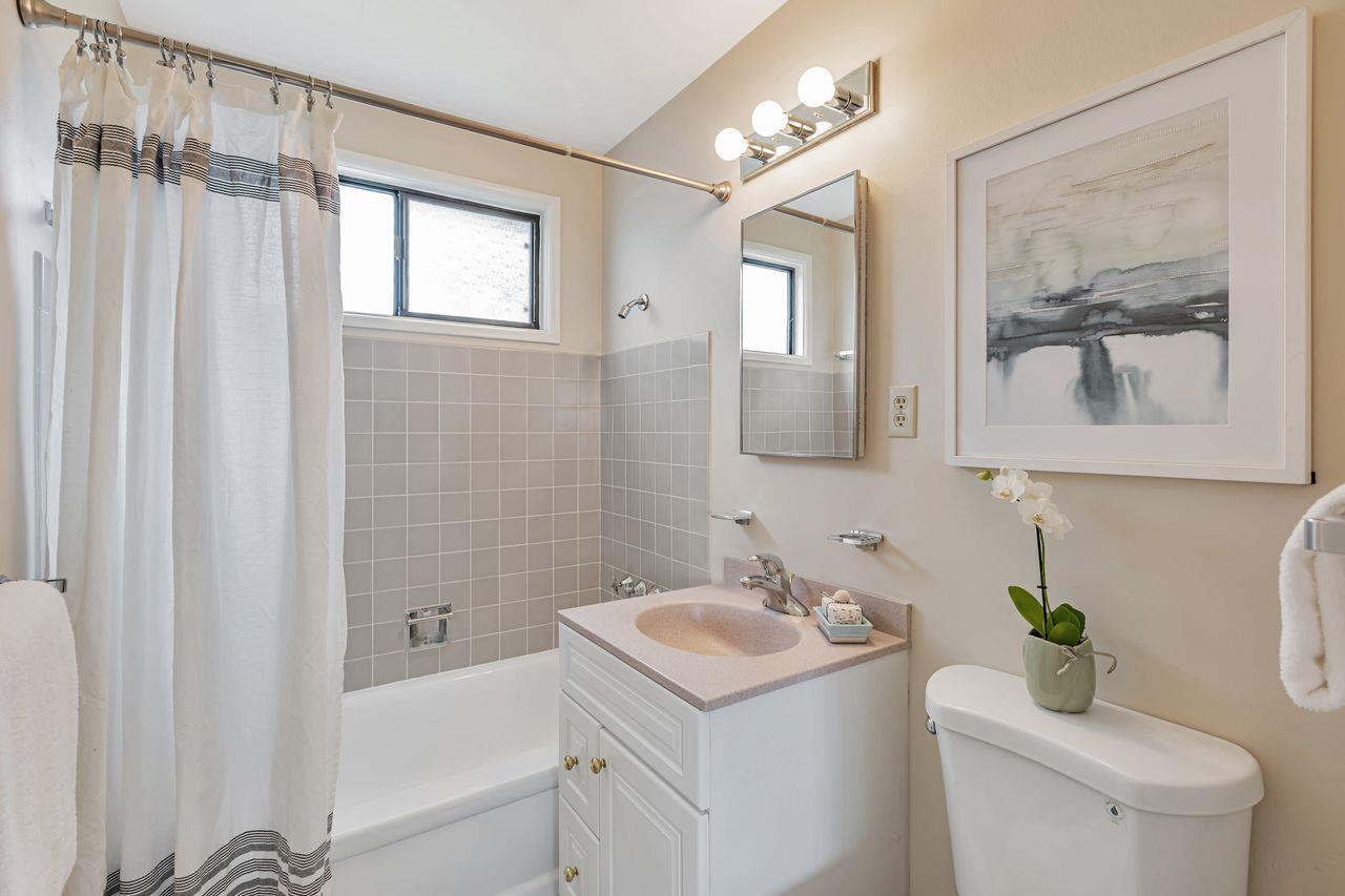 Detail Gallery Image 28 of 49 For 449 Alta Vista Dr, South San Francisco,  CA 94080 - 4 Beds | 2 Baths