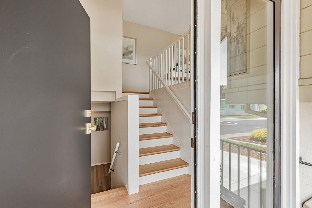 Detail Gallery Image 6 of 49 For 449 Alta Vista Dr, South San Francisco,  CA 94080 - 4 Beds | 2 Baths