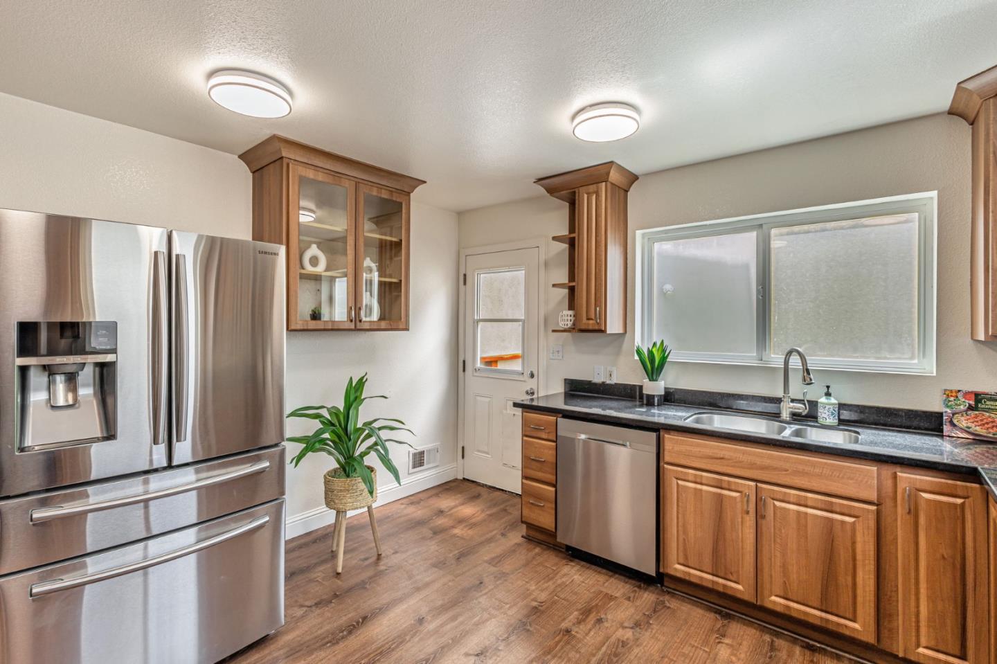 Detail Gallery Image 6 of 34 For 228 Clifden Dr, South San Francisco,  CA 94080 - 4 Beds | 3 Baths