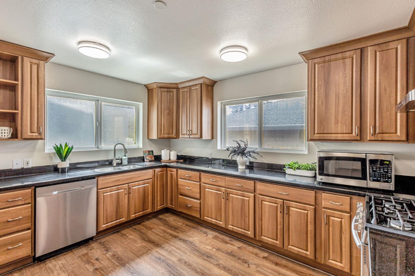 Detail Gallery Image 7 of 34 For 228 Clifden Dr, South San Francisco,  CA 94080 - 4 Beds | 3 Baths