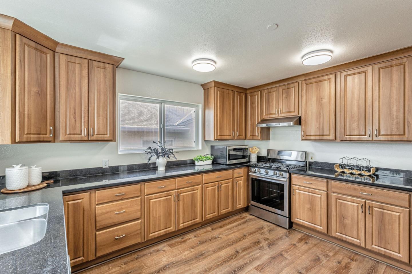 Detail Gallery Image 8 of 34 For 228 Clifden Dr, South San Francisco,  CA 94080 - 4 Beds | 3 Baths