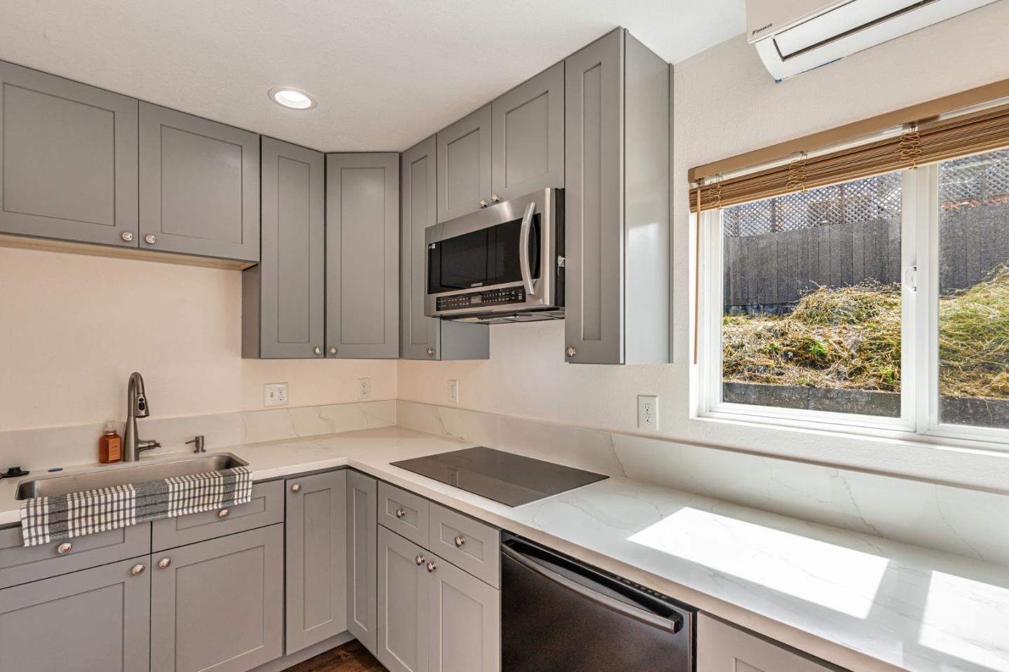 Detail Gallery Image 9 of 34 For 228 Clifden Dr, South San Francisco,  CA 94080 - 4 Beds | 3 Baths