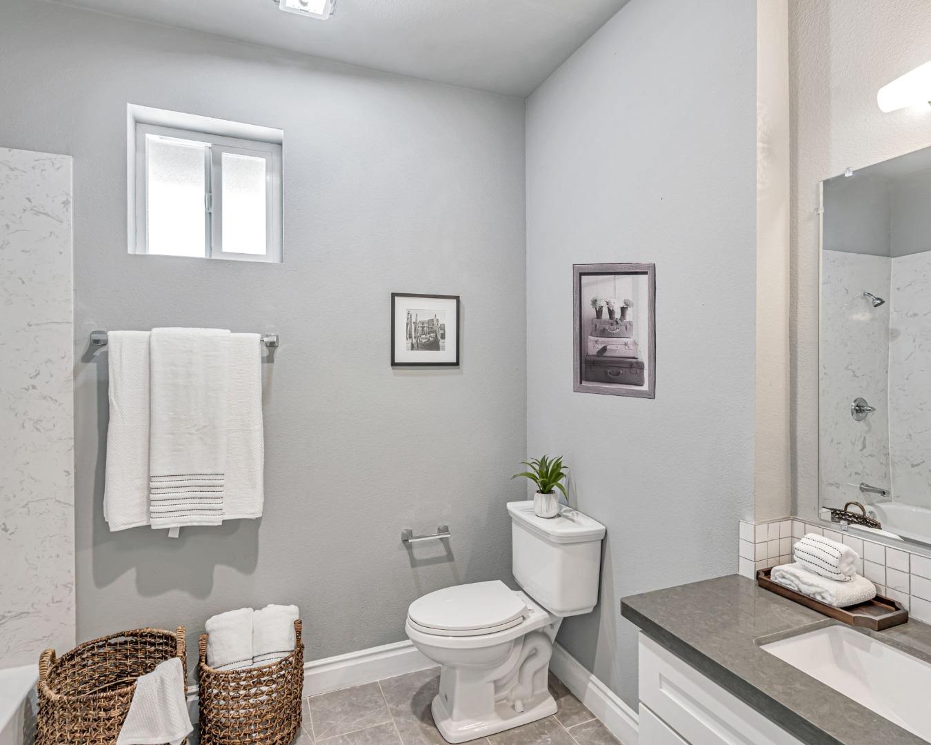 Detail Gallery Image 17 of 26 For 803 Maybeck Pl, Hayward,  CA 94544 - 4 Beds | 4 Baths