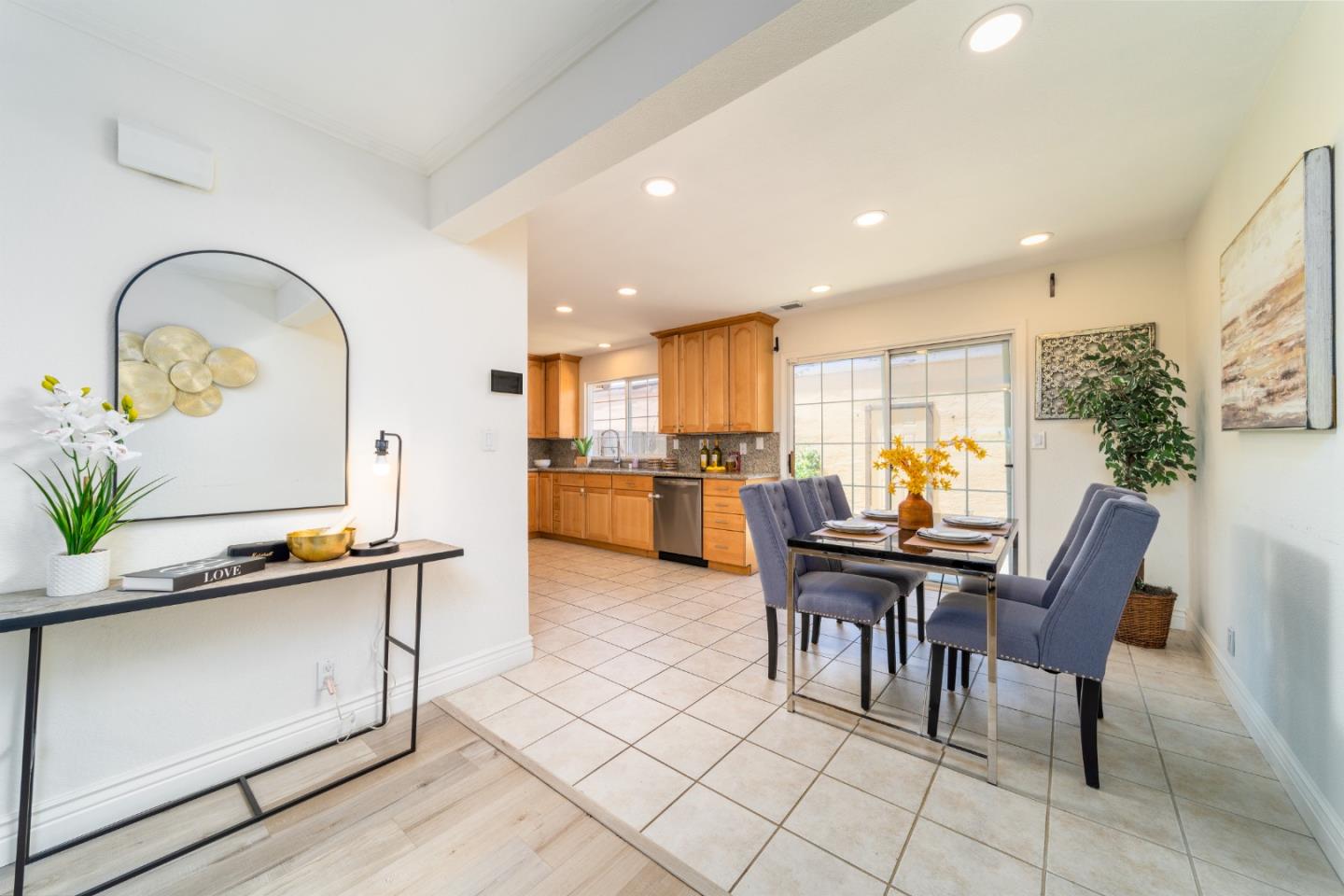 Detail Gallery Image 11 of 29 For 1748 Vancouver Grn, Fremont,  CA 94536 - 3 Beds | 2/1 Baths