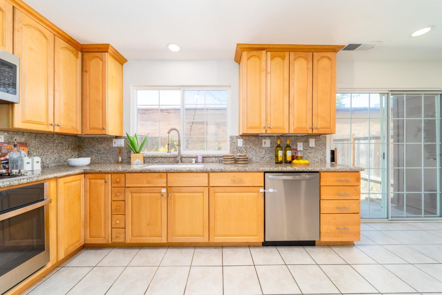 Detail Gallery Image 13 of 29 For 1748 Vancouver Grn, Fremont,  CA 94536 - 3 Beds | 2/1 Baths