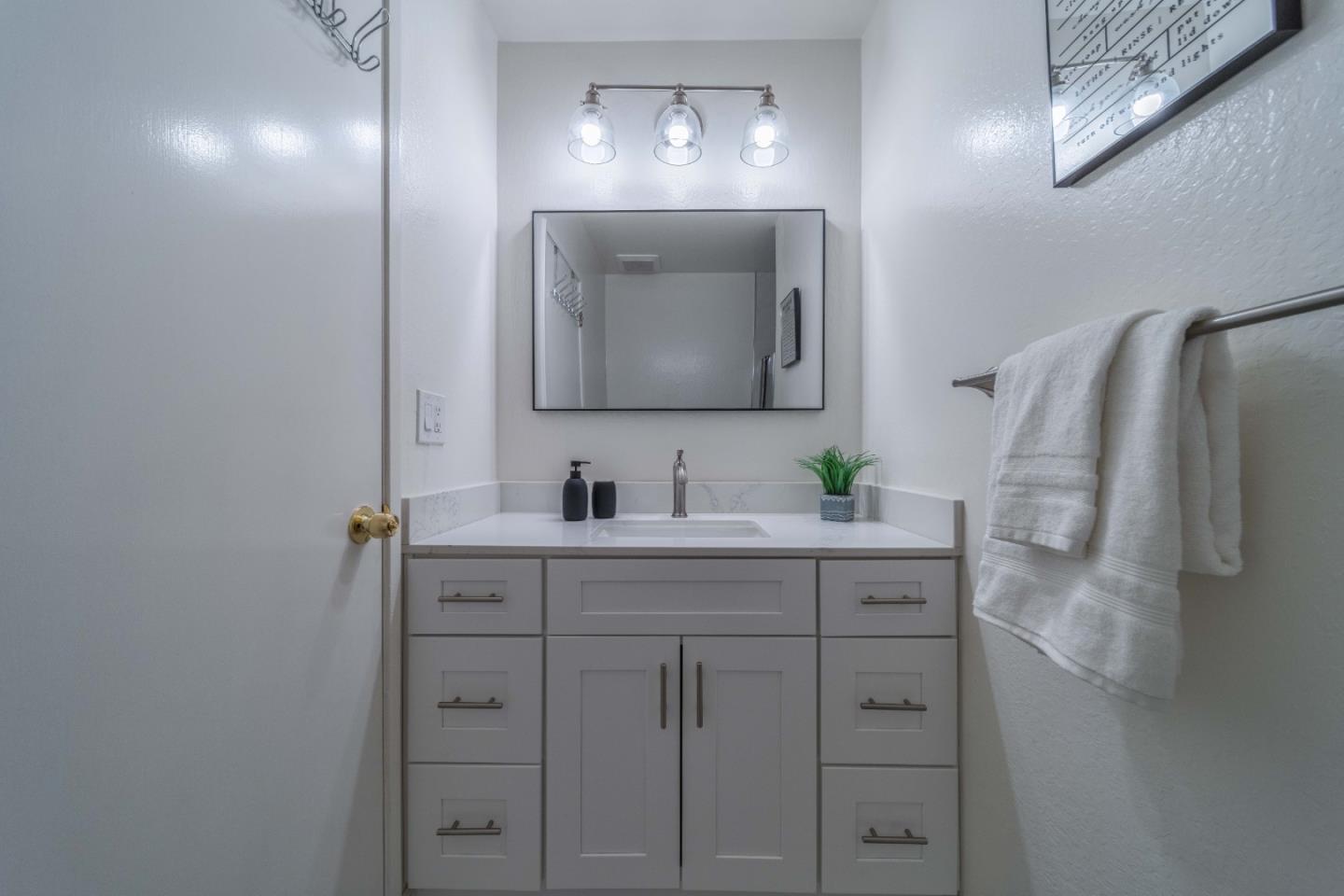 Detail Gallery Image 25 of 29 For 1748 Vancouver Grn, Fremont,  CA 94536 - 3 Beds | 2/1 Baths