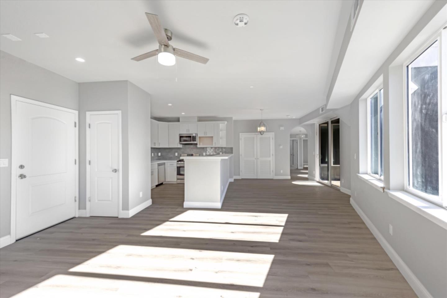 Detail Gallery Image 2 of 8 For 825 W a St #1,  Hayward,  CA 94541 - 2 Beds | 2/1 Baths