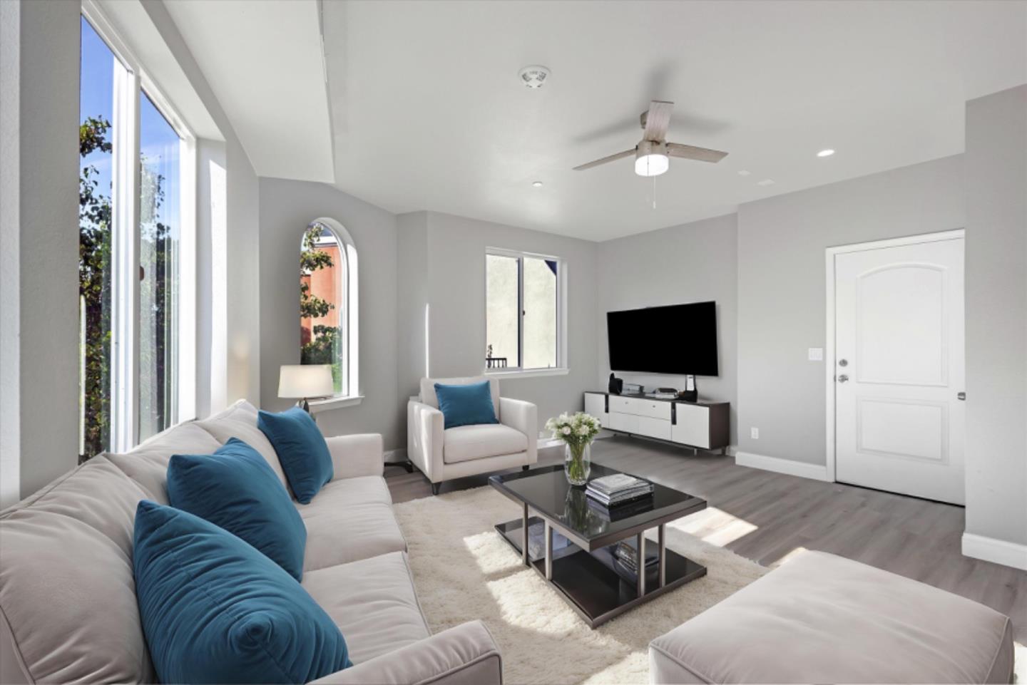 Detail Gallery Image 3 of 8 For 825 W a St #1,  Hayward,  CA 94541 - 2 Beds | 2/1 Baths