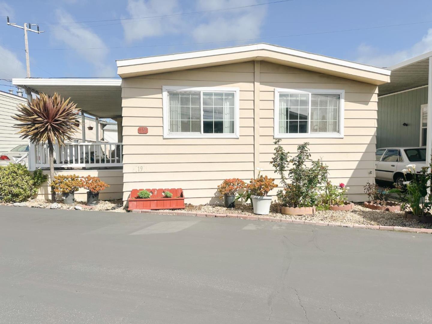 Detail Gallery Image 1 of 19 For 1146 Birch Ave #19,  Seaside,  CA 93955 - 2 Beds | 1/1 Baths
