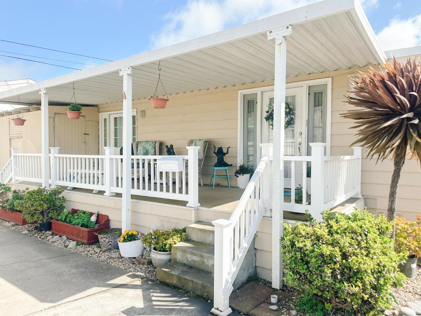 Detail Gallery Image 3 of 19 For 1146 Birch Ave #19,  Seaside,  CA 93955 - 2 Beds | 1/1 Baths