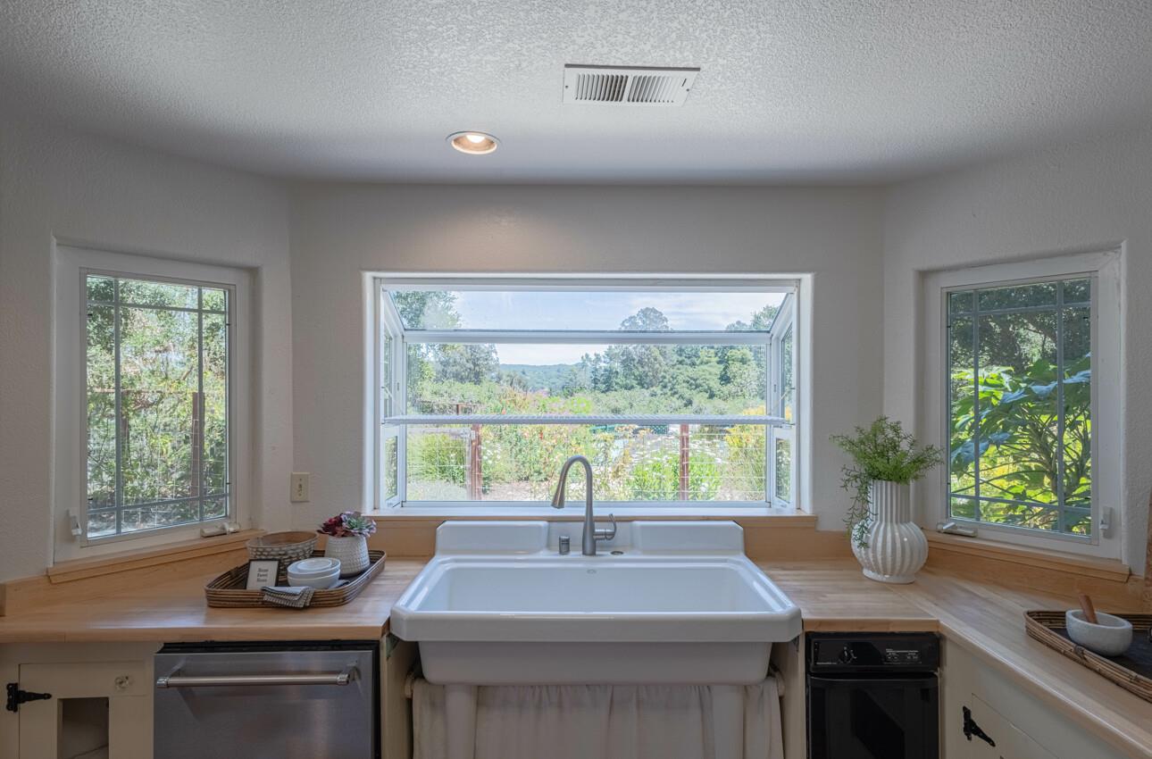 Detail Gallery Image 18 of 70 For 158 Echo Valley Rd, Prunedale,  CA 93907 - 4 Beds | 2/1 Baths