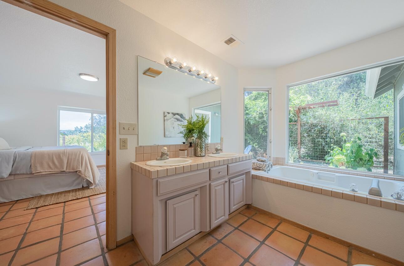 Detail Gallery Image 35 of 70 For 158 Echo Valley Rd, Prunedale,  CA 93907 - 4 Beds | 2/1 Baths