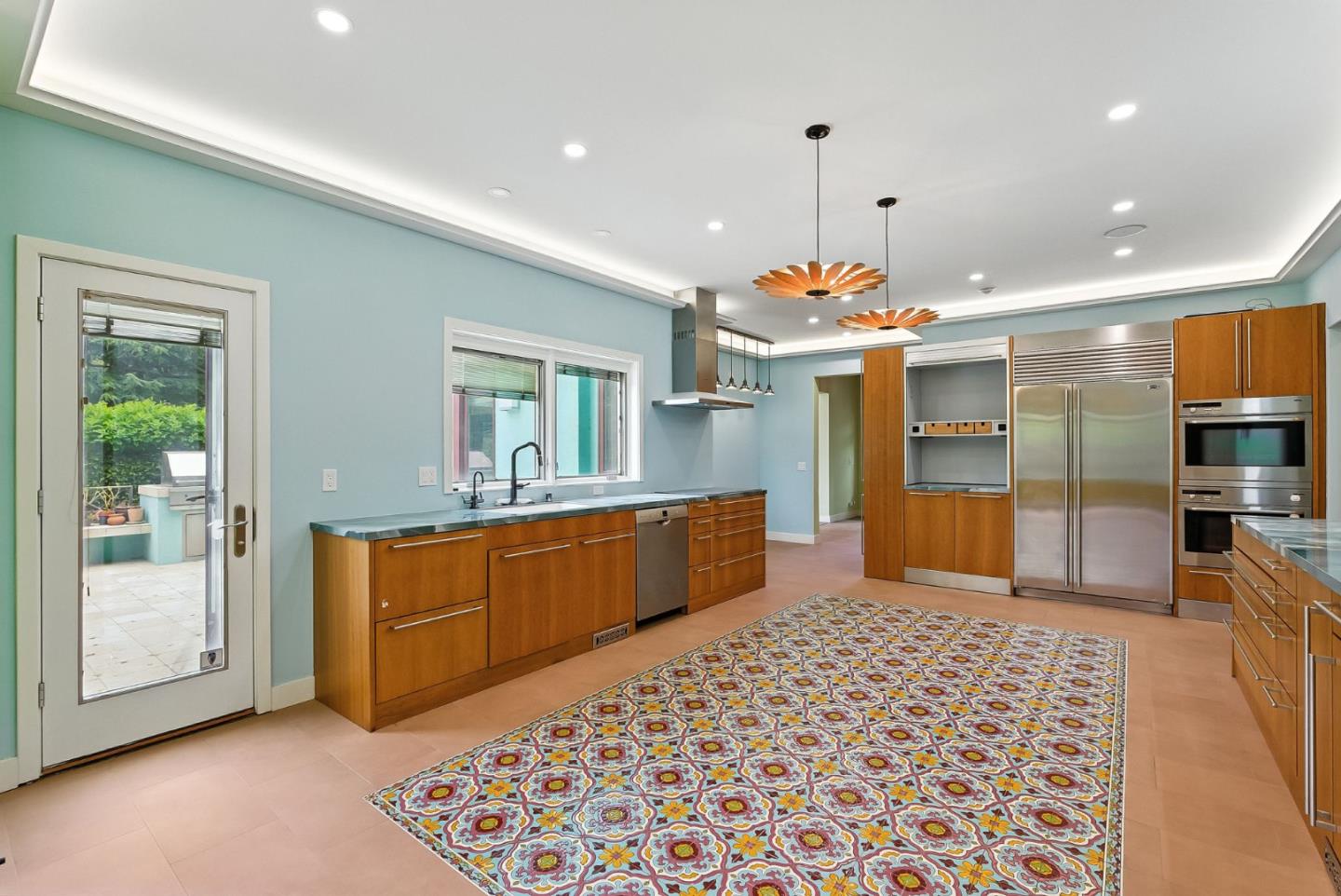 Detail Gallery Image 10 of 61 For 881 Northampton Dr, Palo Alto,  CA 94303 - 5 Beds | 5/1 Baths