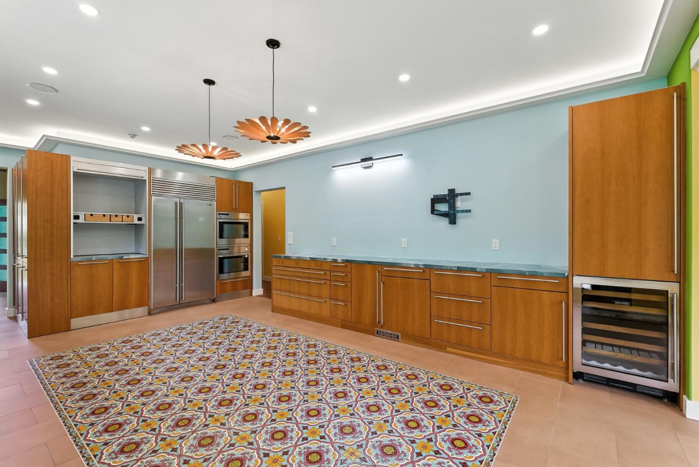 Detail Gallery Image 11 of 61 For 881 Northampton Dr, Palo Alto,  CA 94303 - 5 Beds | 5/1 Baths