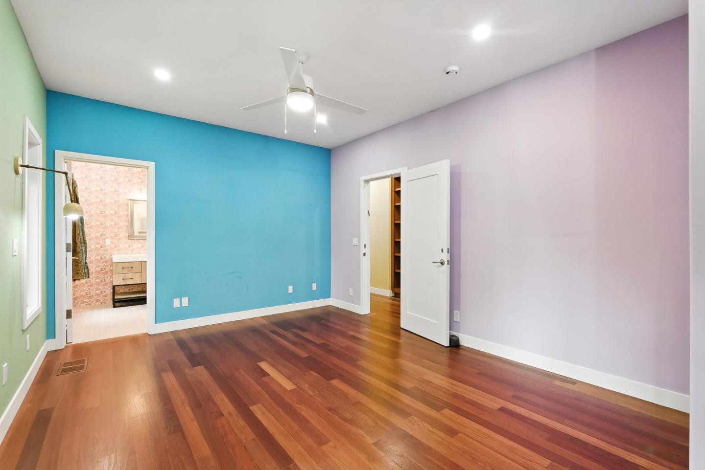 Detail Gallery Image 17 of 61 For 881 Northampton Dr, Palo Alto,  CA 94303 - 5 Beds | 5/1 Baths