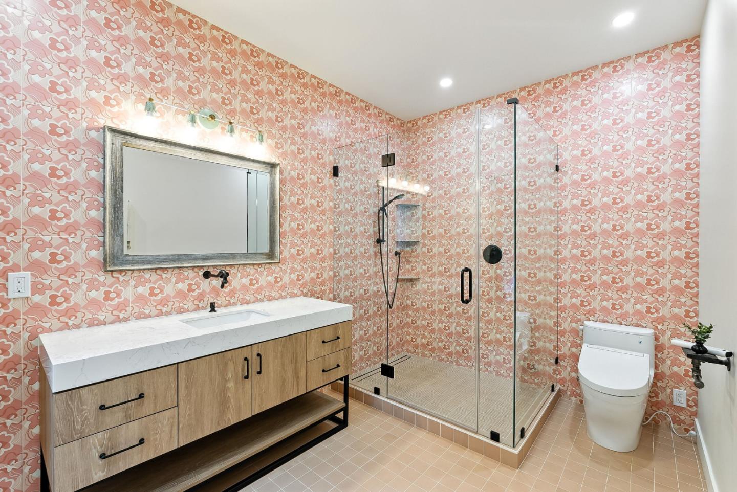 Detail Gallery Image 18 of 61 For 881 Northampton Dr, Palo Alto,  CA 94303 - 5 Beds | 5/1 Baths