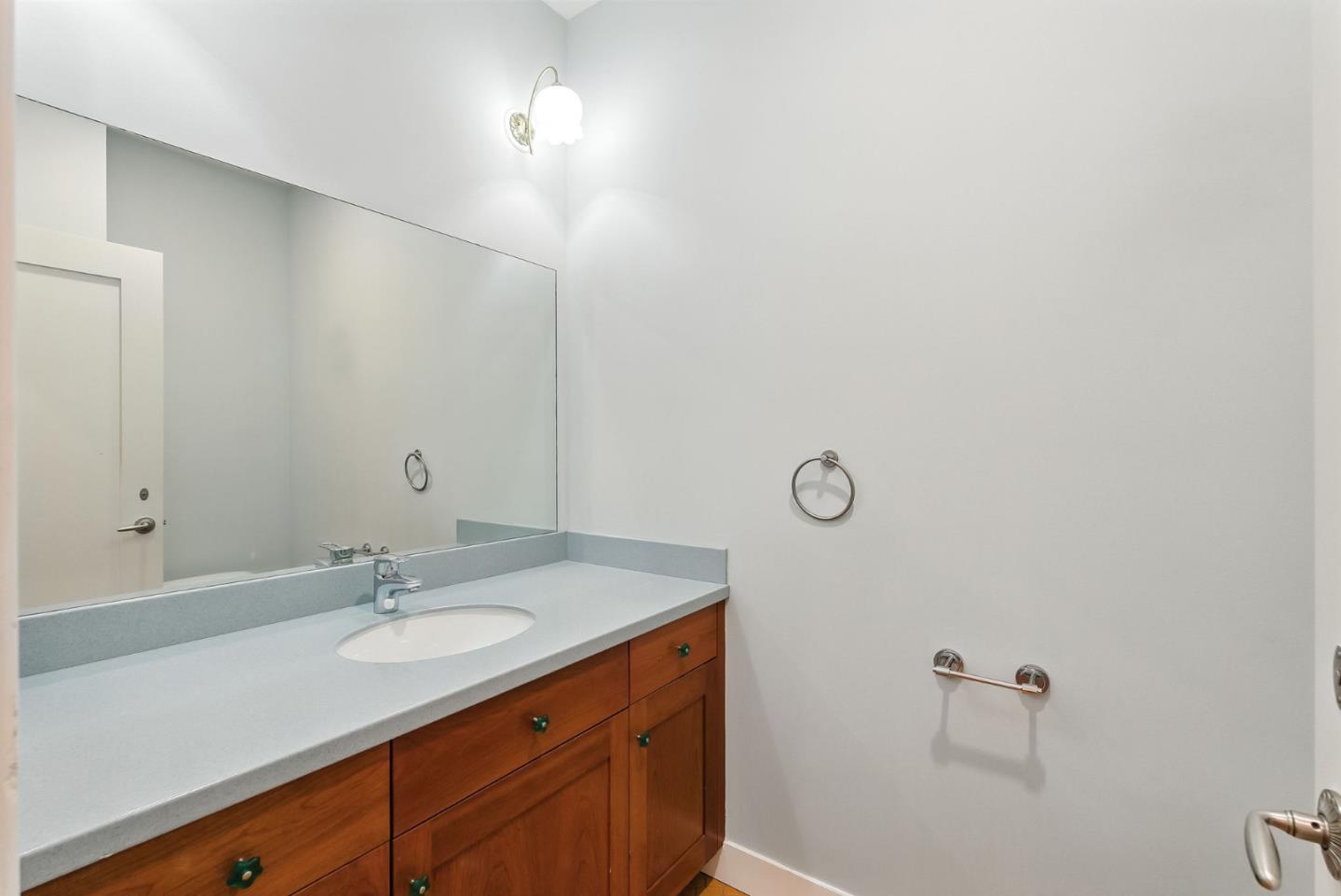 Detail Gallery Image 20 of 61 For 881 Northampton Dr, Palo Alto,  CA 94303 - 5 Beds | 5/1 Baths