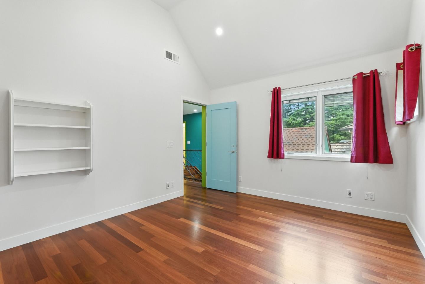 Detail Gallery Image 24 of 61 For 881 Northampton Dr, Palo Alto,  CA 94303 - 5 Beds | 5/1 Baths