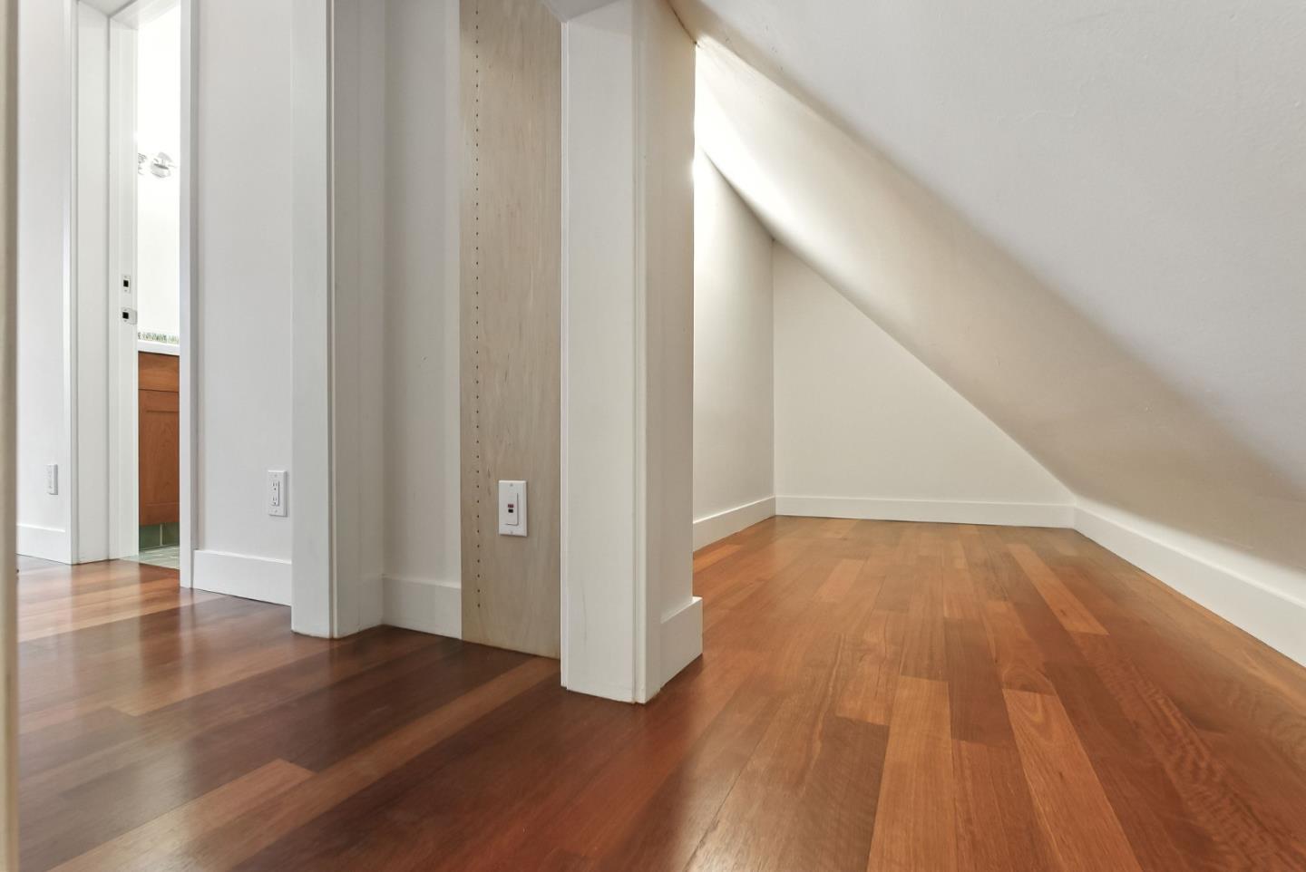 Detail Gallery Image 26 of 61 For 881 Northampton Dr, Palo Alto,  CA 94303 - 5 Beds | 5/1 Baths