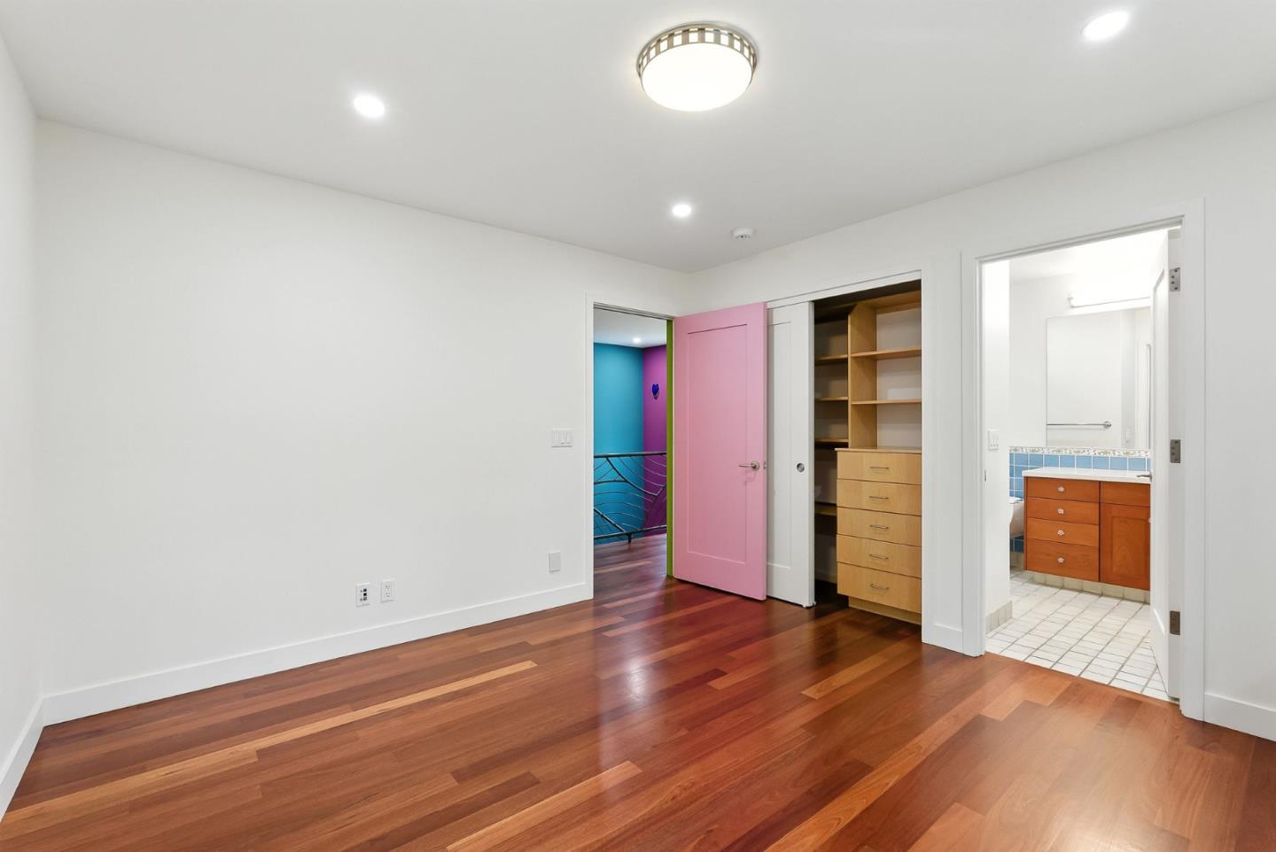 Detail Gallery Image 30 of 61 For 881 Northampton Dr, Palo Alto,  CA 94303 - 5 Beds | 5/1 Baths