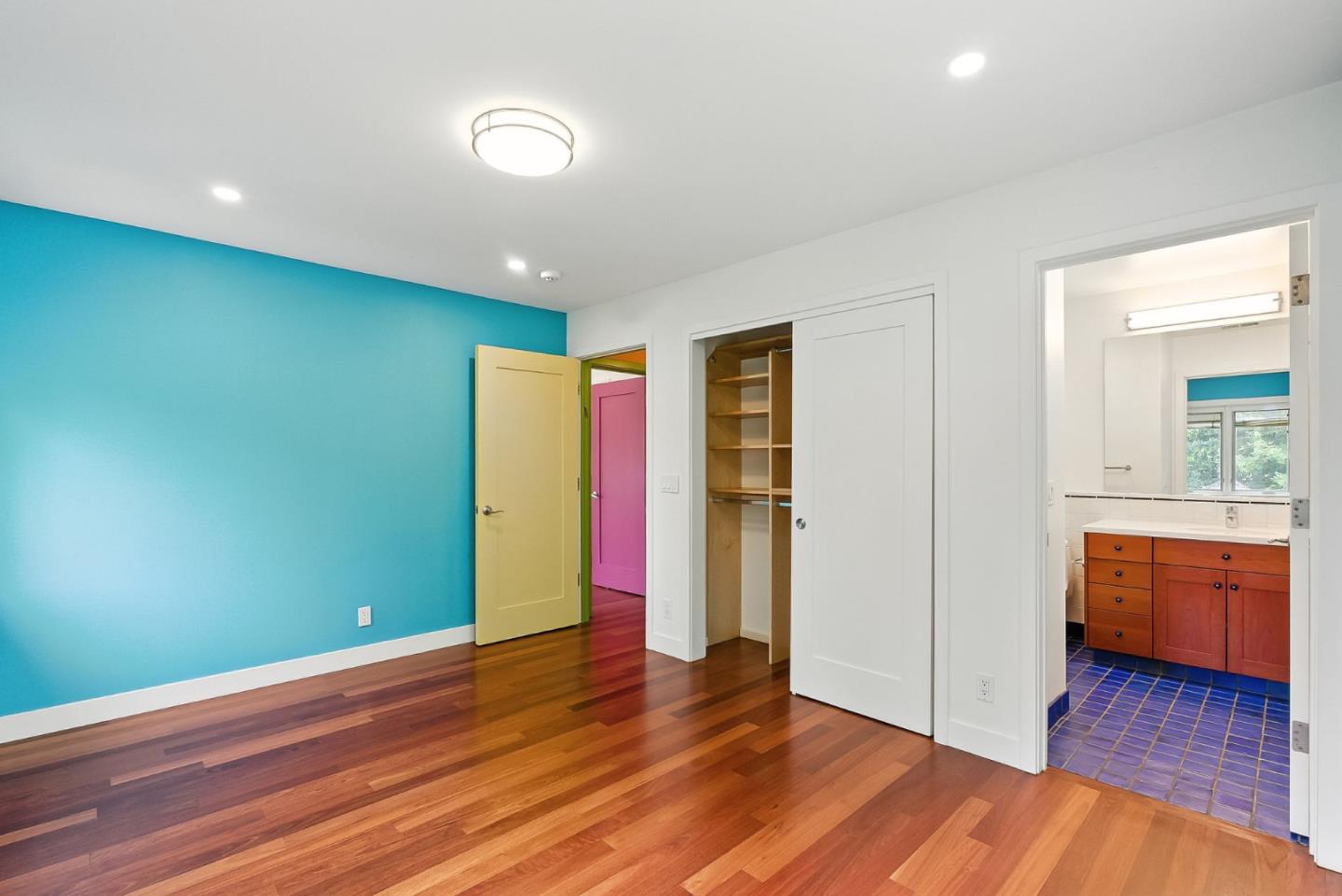 Detail Gallery Image 33 of 61 For 881 Northampton Dr, Palo Alto,  CA 94303 - 5 Beds | 5/1 Baths