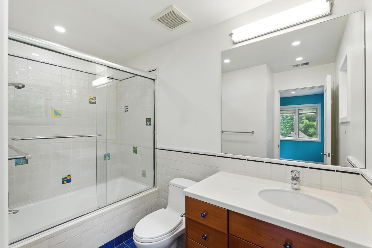 Detail Gallery Image 34 of 61 For 881 Northampton Dr, Palo Alto,  CA 94303 - 5 Beds | 5/1 Baths