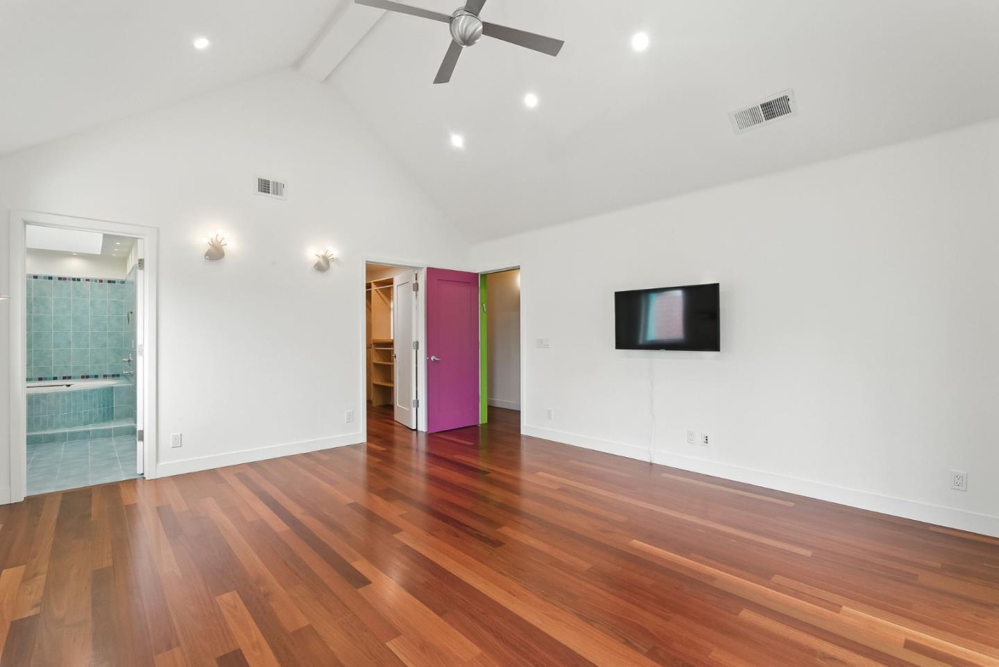Detail Gallery Image 36 of 61 For 881 Northampton Dr, Palo Alto,  CA 94303 - 5 Beds | 5/1 Baths