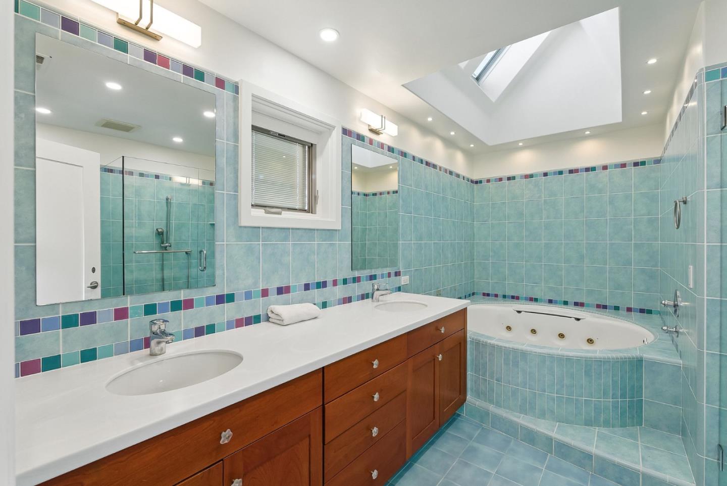 Detail Gallery Image 39 of 61 For 881 Northampton Dr, Palo Alto,  CA 94303 - 5 Beds | 5/1 Baths