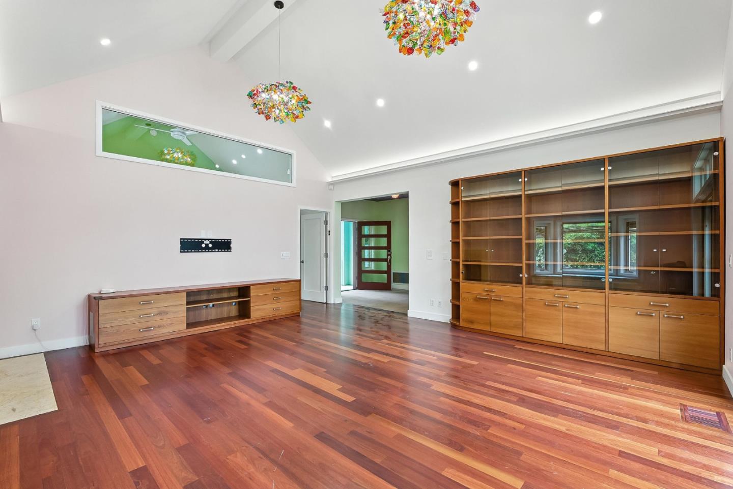 Detail Gallery Image 4 of 61 For 881 Northampton Dr, Palo Alto,  CA 94303 - 5 Beds | 5/1 Baths