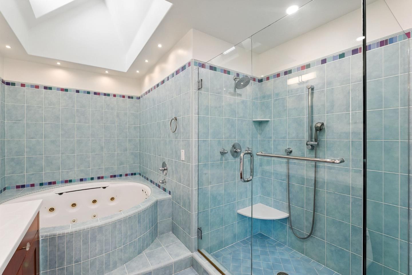 Detail Gallery Image 40 of 61 For 881 Northampton Dr, Palo Alto,  CA 94303 - 5 Beds | 5/1 Baths