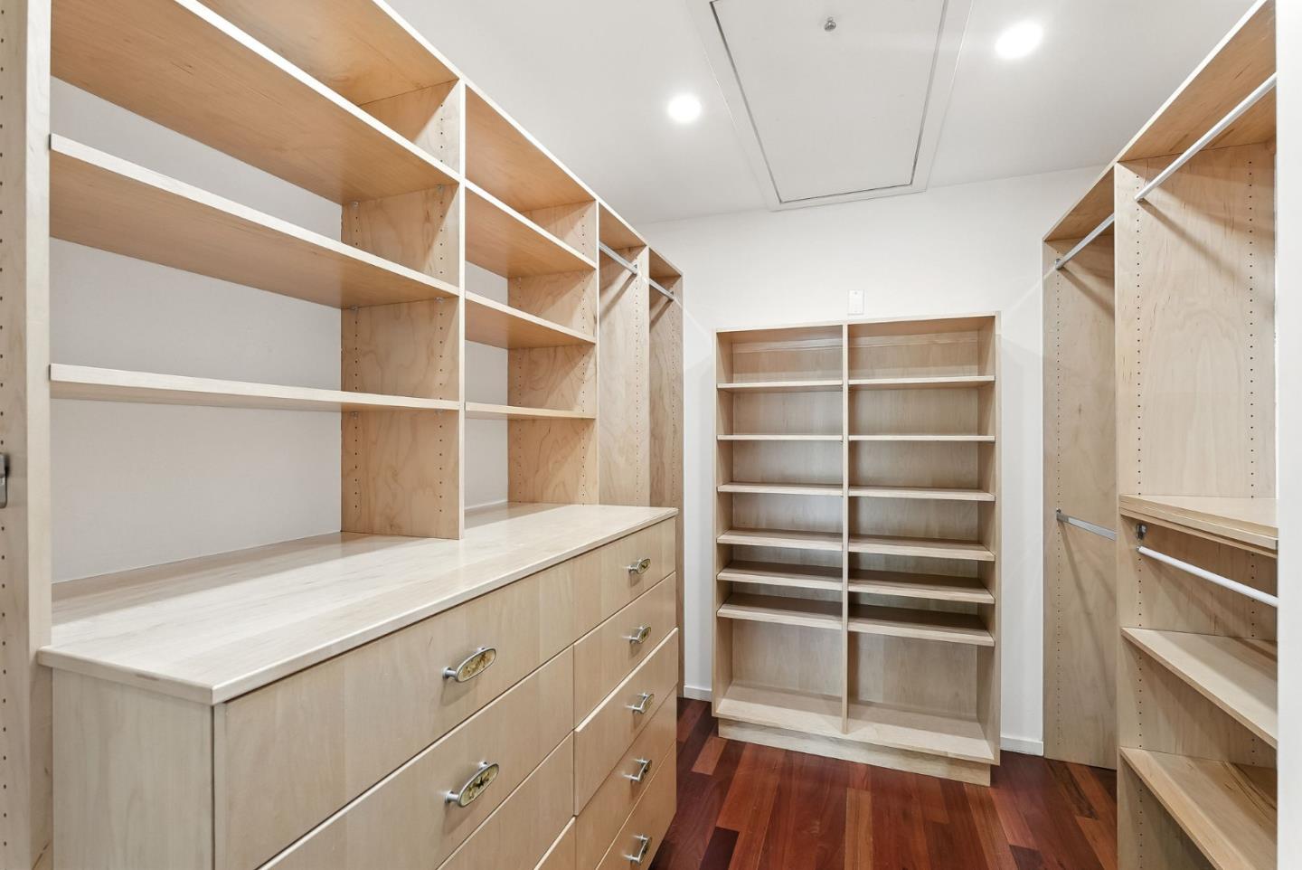 Detail Gallery Image 41 of 61 For 881 Northampton Dr, Palo Alto,  CA 94303 - 5 Beds | 5/1 Baths