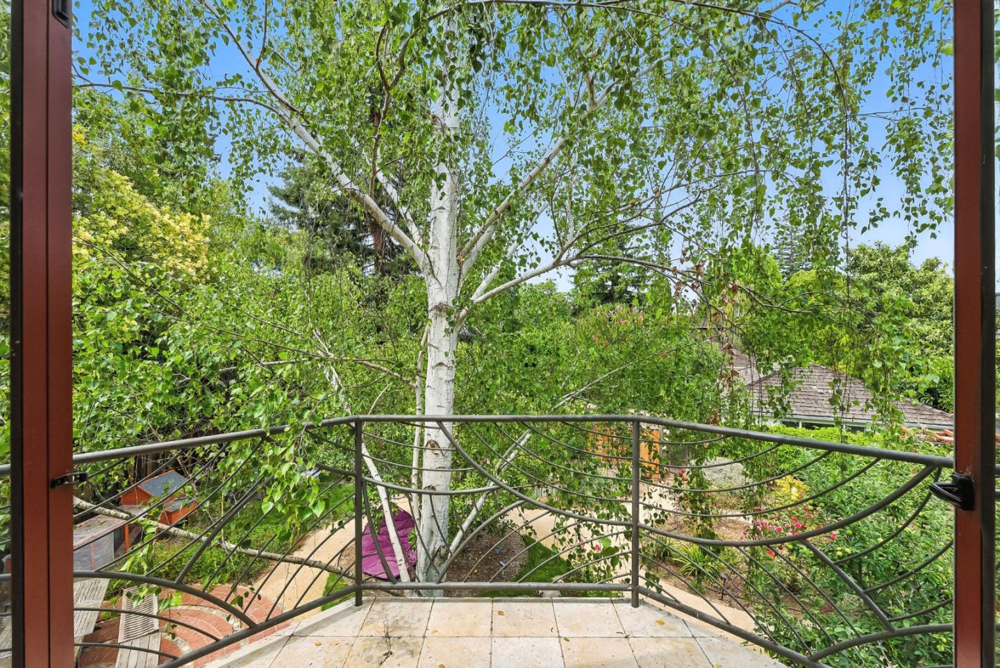 Detail Gallery Image 42 of 61 For 881 Northampton Dr, Palo Alto,  CA 94303 - 5 Beds | 5/1 Baths