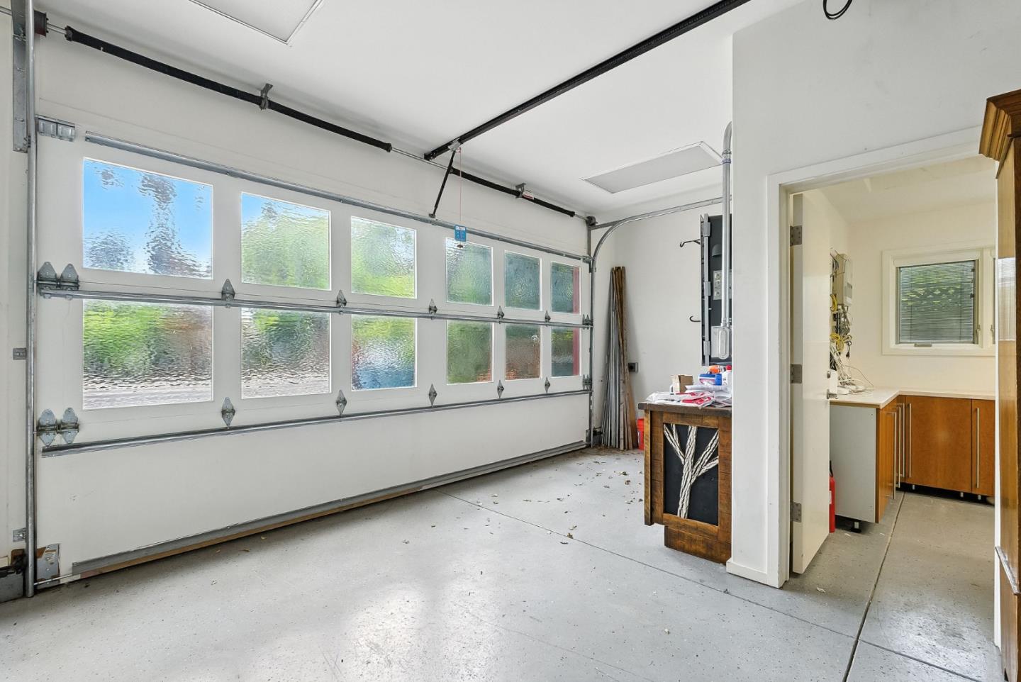 Detail Gallery Image 45 of 61 For 881 Northampton Dr, Palo Alto,  CA 94303 - 5 Beds | 5/1 Baths