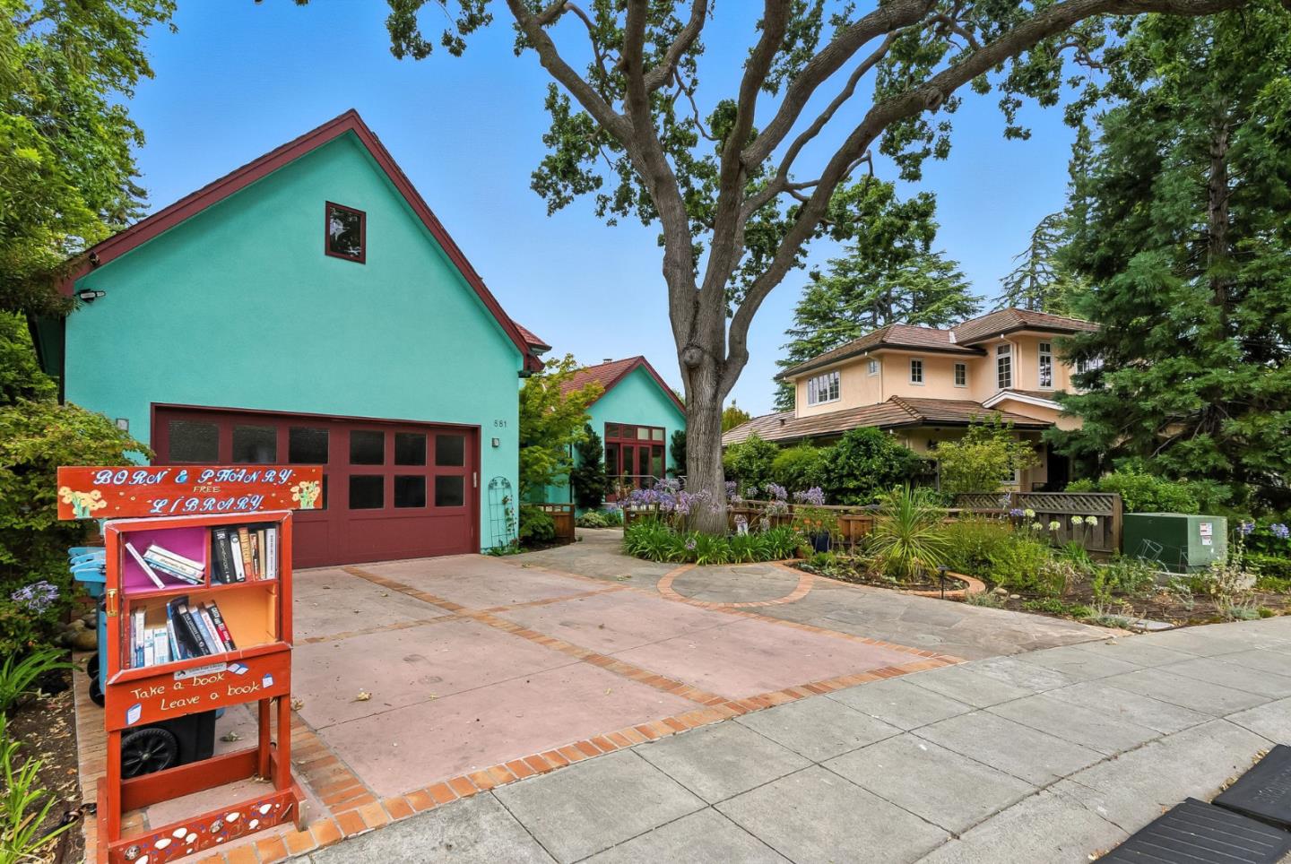 Detail Gallery Image 47 of 61 For 881 Northampton Dr, Palo Alto,  CA 94303 - 5 Beds | 5/1 Baths